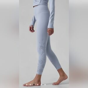 Athleta Womens Elation Eyelet 7/8 Tight Leggings Small Scallop Floral Blue Grey